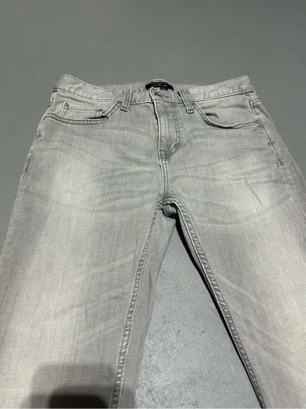 Banana Republic Slim Techmotion Gray Wash Denim Jeans (Men’s Size 30 x 30)
